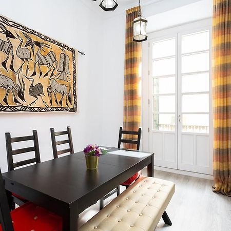 Julieta Historical Apartment By AlohaМалага Екстериор снимка