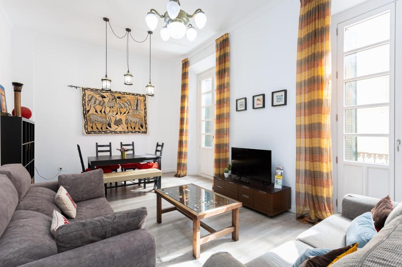 Julieta Historical Apartment By AlohaМалага Екстериор снимка